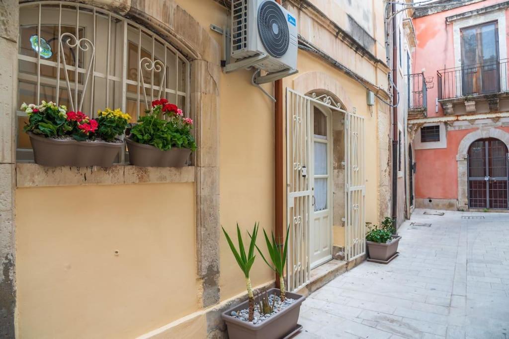 Casarizzi 24 Vacanze Ortigia Сиракуза Екстериор снимка